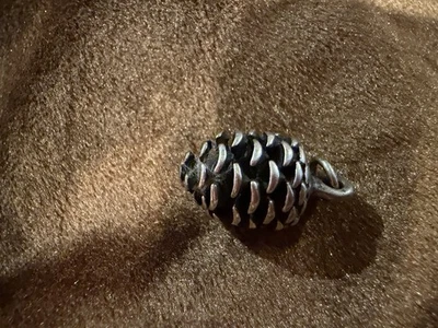 James Avery Sterlingsilber Tannenzapfen Charm nicht mehr produziert - Bild 1 von 2