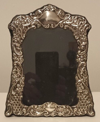 Vintage R. Carrs of Sheffield Sterling Silver Repousse Photo Vintage R. Carrs of Sheffield Sterling Silver Repousse Photo