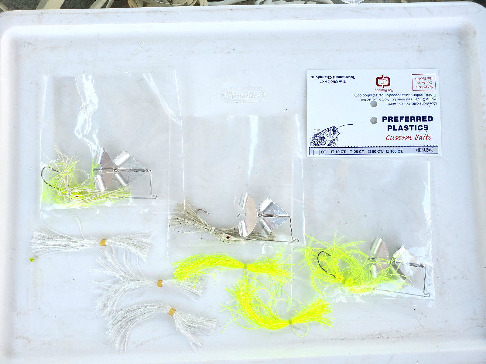 BUZZBAIT Lot - Blade silver - Color White / Chart with skirt s- 3 LOT Qty - Image 1