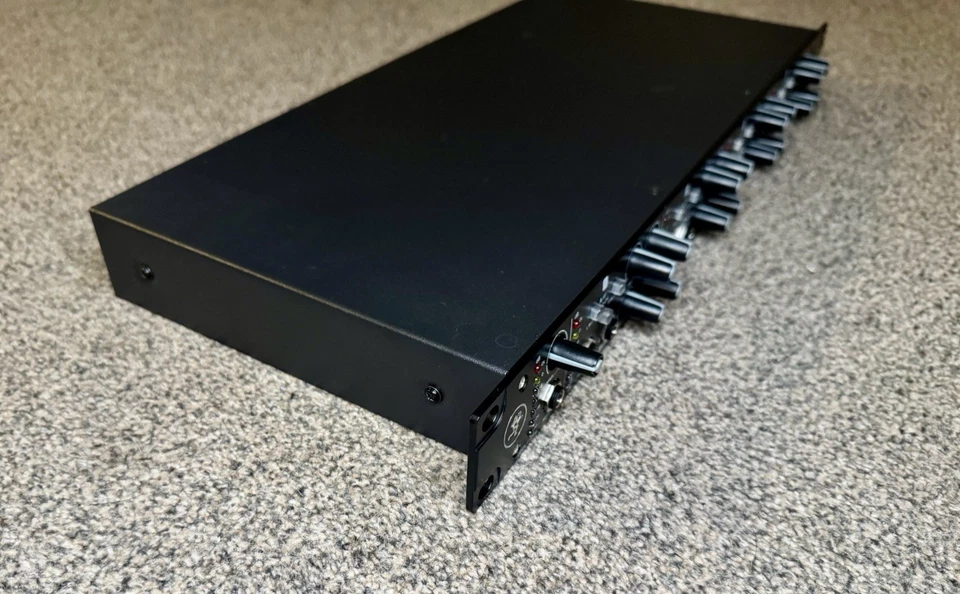 Mackie HM-400 Headphone Amplifier 4 Channel High End Performance - Image 3 of 4