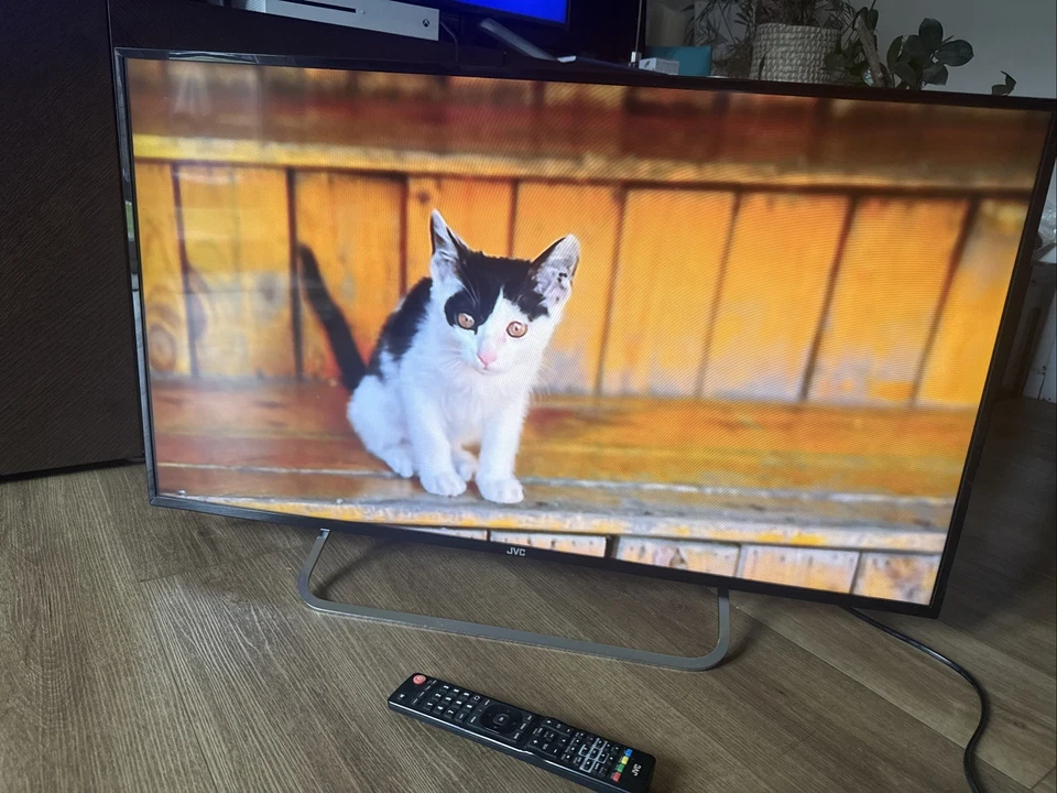 JVC LT-40C590 40” Full HD LED Backlit LCD Freeview HD TV 60Hz- Black - Image 3 of 4