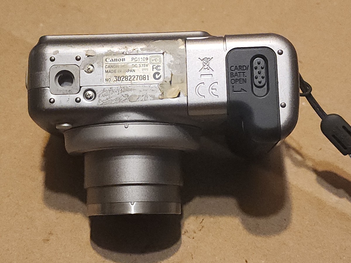 Vtg Canon PowerShot A710 IS 7.1MP Digital Camera - Metallic