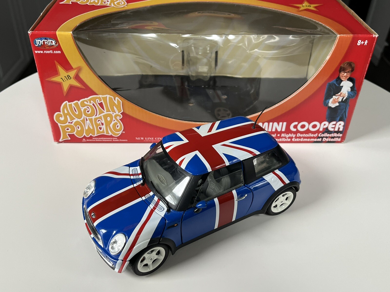 JoyRide 1:18 die cast Austin Powers Mini Cooper