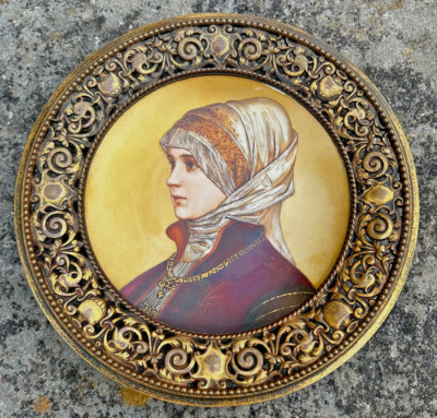 Kontinentales Porzellan & Emaille weibliches Portrait Gemälde vergoldeter Bronzerahmen