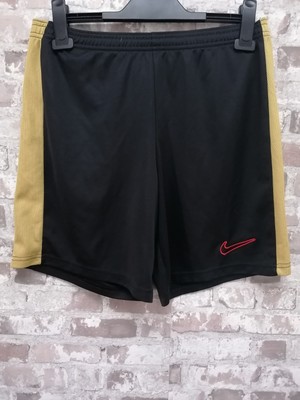 slim fit shorts nike