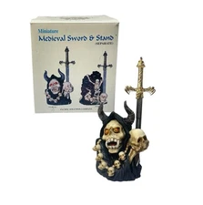 Vintage Miniature Medieval Barbarian Sword & Skull w Horns Stand NOS TN-003-2C