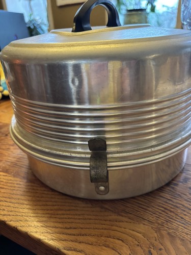 Vintage Regal Cake Pie Carry All Serve Aluminum Deep Locking Rim Lid USA Handle