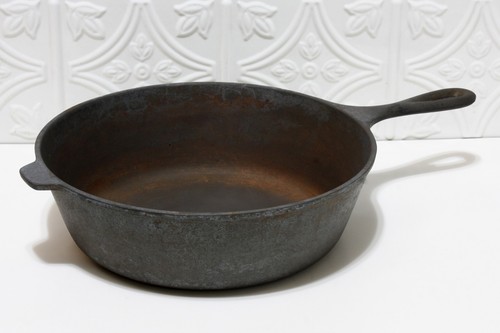 Cast Iron Skillet #8 Chicken Fryer Skillet Unmarked 3 Notch Lodge + Lid Vintage - Picture 2 of 12