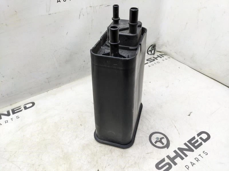 Volvo V60 2015 bote de emisiones de evaporador de vapor de combustible 31319683 OEM Foto 3 de 4