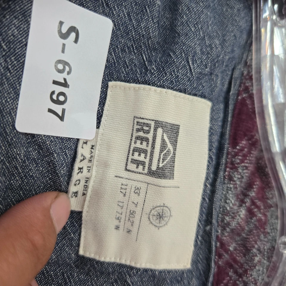 Reef Men Button Up Shirt Large Red Plaid Flannel Long Sleeve Collar READ - Image 2 of 4