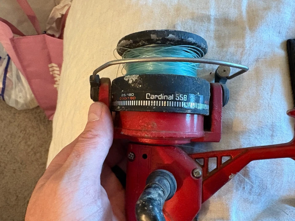 2x CARRETE GIRATORIO ABU GARCIA CARDINAL 558, relación 4,3:1/7070 garra de águila Foto 2 de 4