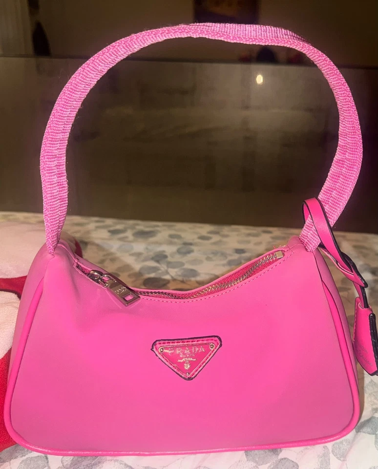 Prada Re-Edition 2005, foto 2 di 5