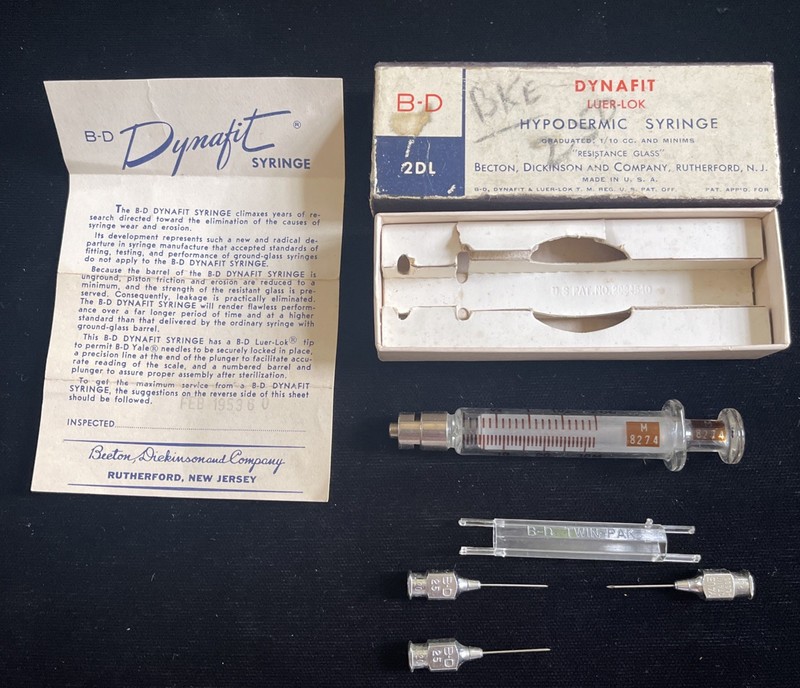 VINTAGE HYPODERMIC SYRING B-D DYNAFIT Luer-loc GLASS NO. 2DL