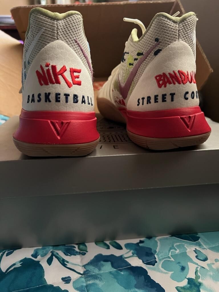 kyrie 5 bandulu Street Couture Mens Size 9.5 New With kyrie 5 bandulu Street Couture Mens Size 9.5 New With
