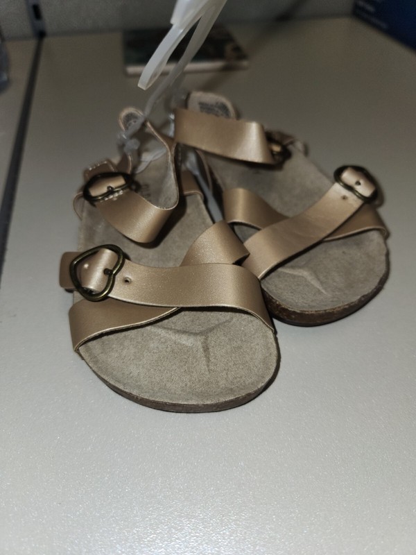 NWT Old Navy Toddler Girls Faux Leather Buckle Sandals, Gold  Sz. 6