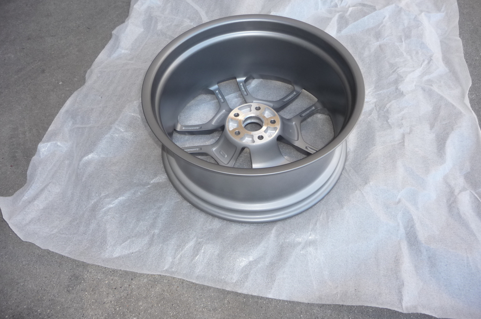 16-18 Lamborghini Huracan 20" Front Wheel Rim 8.5JX20 Titanium 4T0601017M OEM