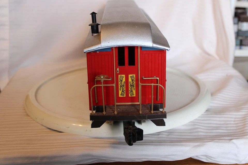 G Scale Bachmann Emmett Kelly Circus Red Performers Coach Car Lighted, Interior - Image 2 of 4