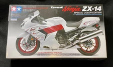 TAMIYA 14112 1/12 Scale Kawasaki Ninja ZX-14 Special Color Edition