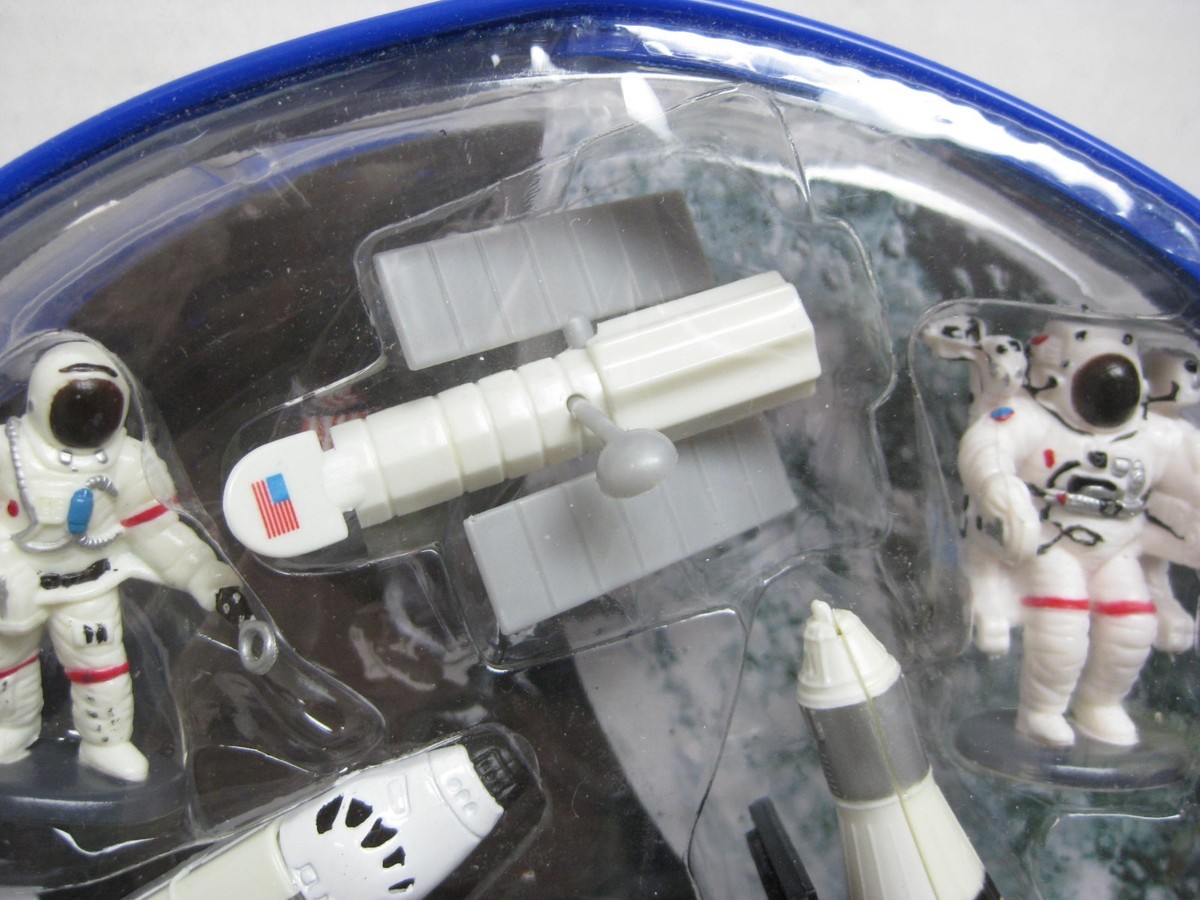 WOW TOYZ NASA SPACE EXPLORER 10 PIECE KIDS BACKPACK PLAYSET, NEW