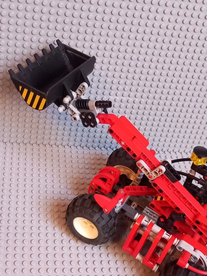 LEGO Technic 8283 Telehandler, photo 3 sur 5