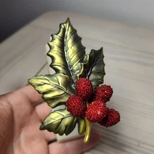 Bath & Body Works HOLLY BERRY SPRIG Wallflower Plug  Festive Elegance