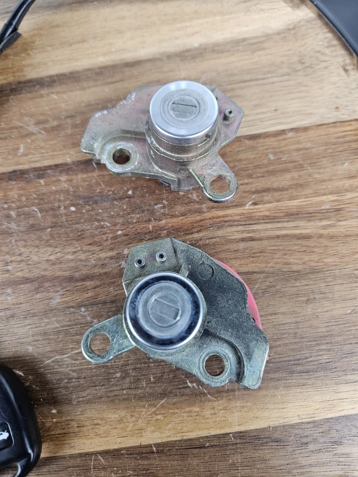 01-02 LEXUS GS300 2JZGE A/T IGNITION GLOVE DOOR TRUNK LOCK KEY SET OEM - Image 2 of 4