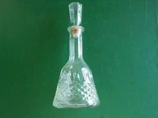 Vintage (Mogan David) 1981 Decanter Diamond Pattern, Clear Glass 12.5” (KM 4)