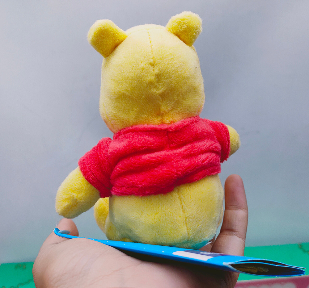 Disney Store Winnie The Pooh Shoulder Plush Magnetic toy
