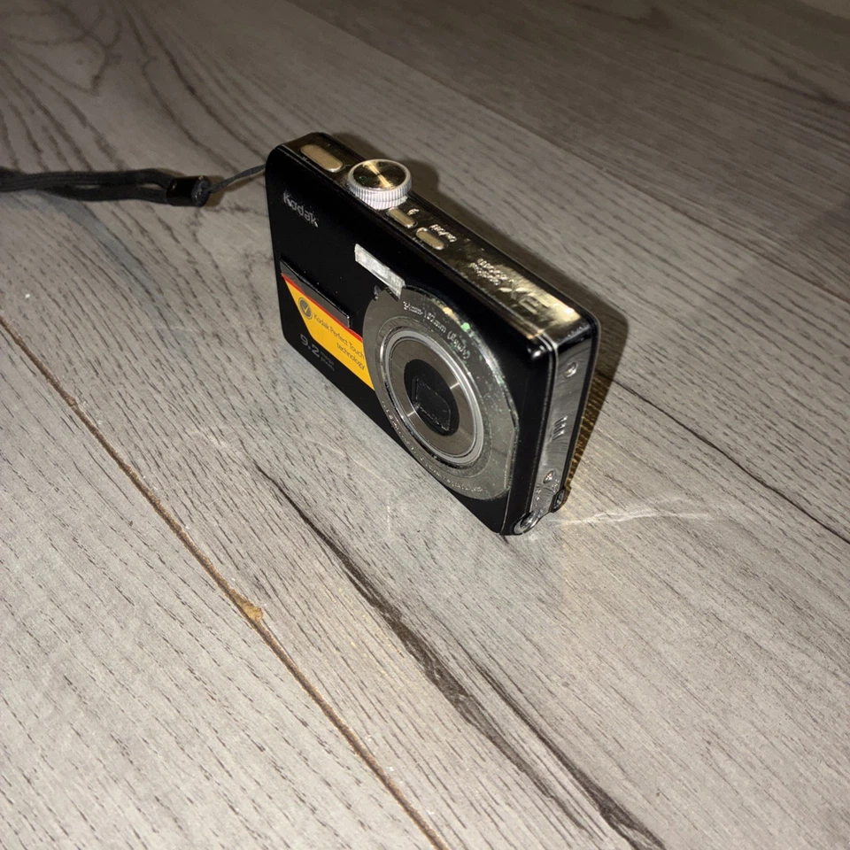 Kodak Digital Camera EasyShare M320 9.2MP Black - Image 3 of 4