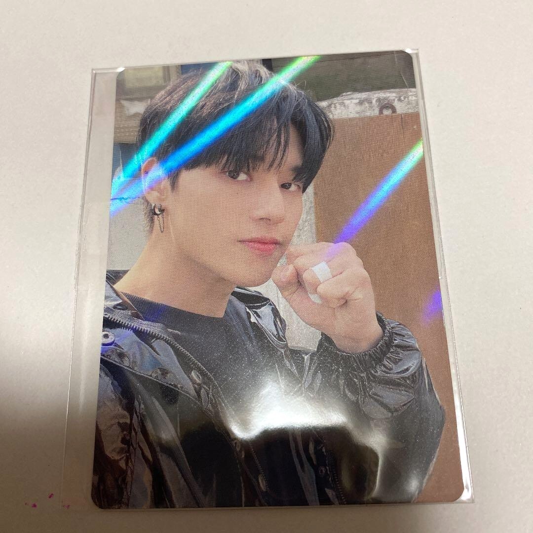 ATEEZ BEYOND : ZERO HMV Limited Purchase Benefits Hologram