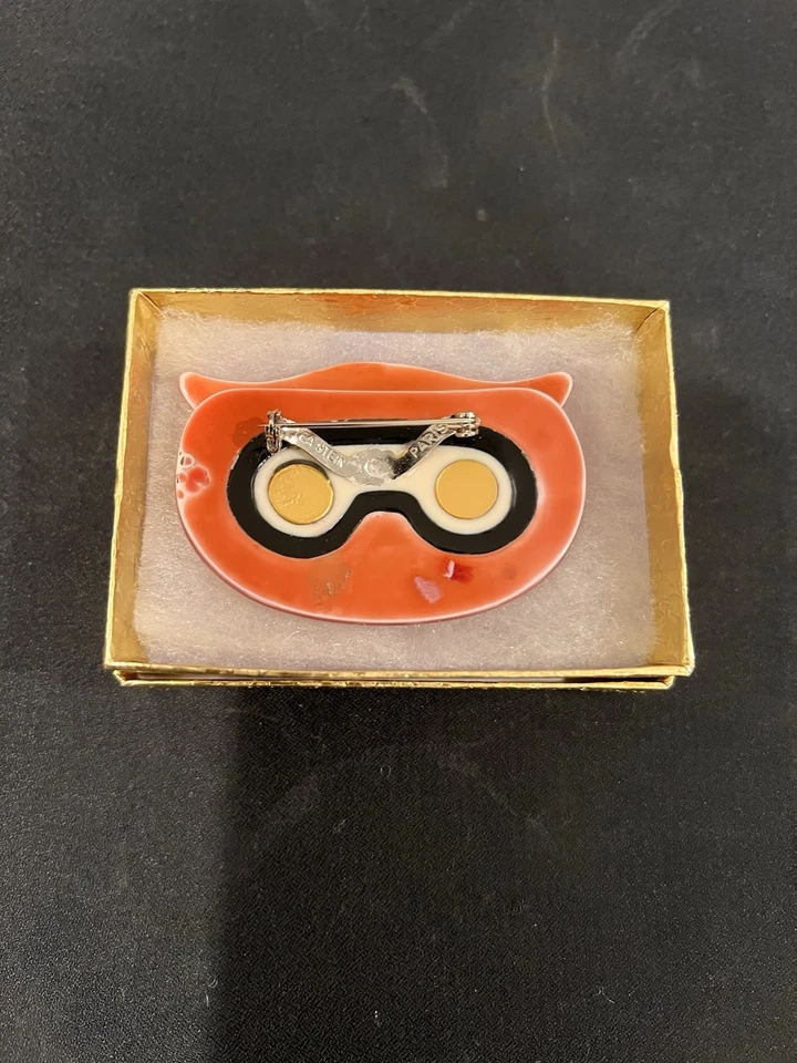 Broche prendedor Lea Stein Athena cabeza de búho rojo Foto 2 de 2