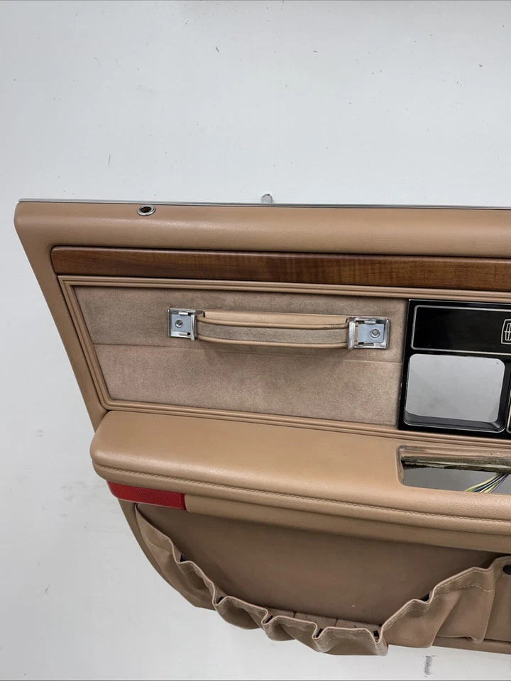 Комплект передних дверных панелей 1988-1994 Lincoln Continental от оригинального производителя желтовато-коричневые - Изображение 3 из 4