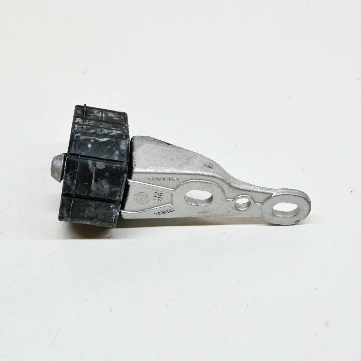PORSCHE MACAN 95B Rear Left Exhaust Muffler Retainer 95B253144 NEW 