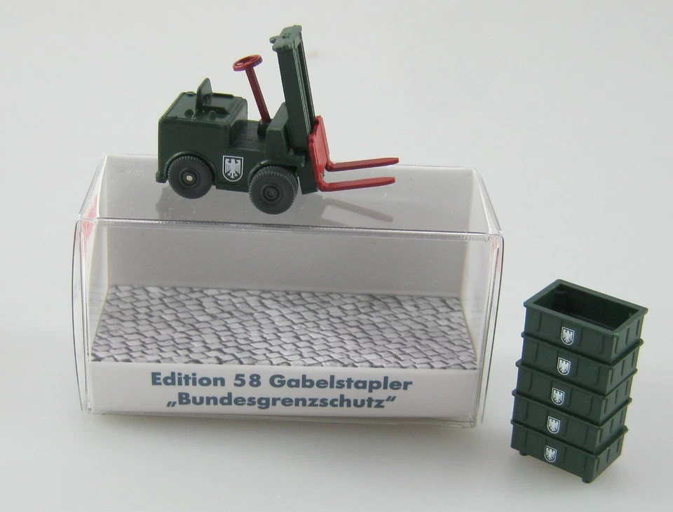 Wiking 1:87 Gabelstapler BGS Bundesgrenzschutz mit Stapelkästen Sondermodell