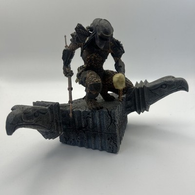 Predator 2 Triumphant Mini - Micro Statue 2432/3000 - beschädigt
