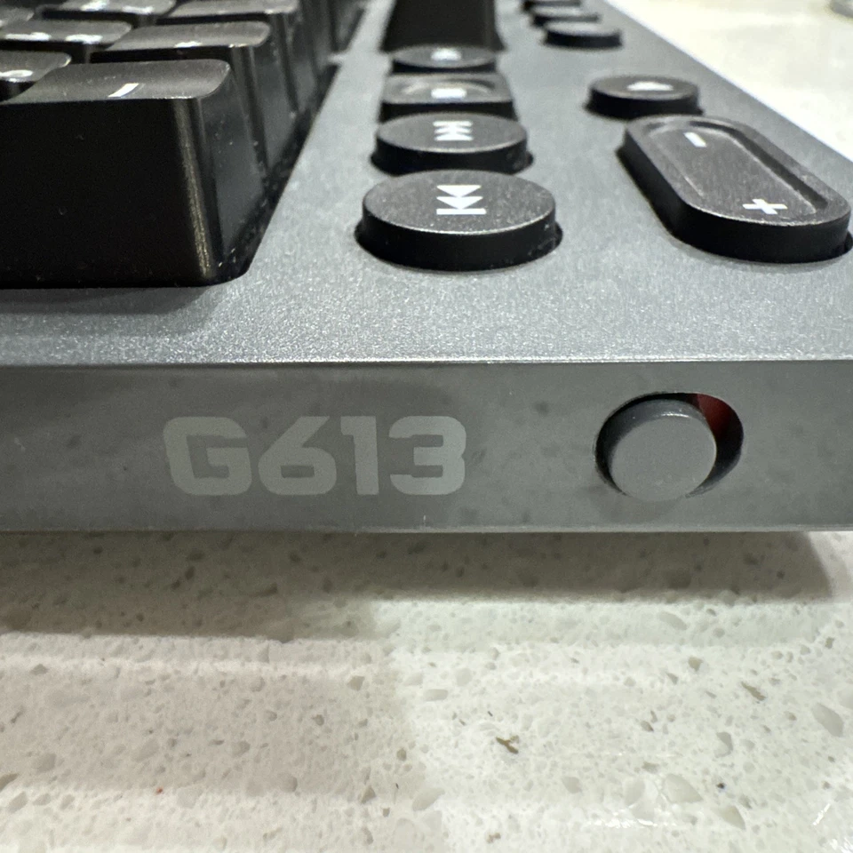 Logitech G613 wireless mechanical gaming keyboard with Palmrest w Zhuyin Keycap - Image 2 of 4
