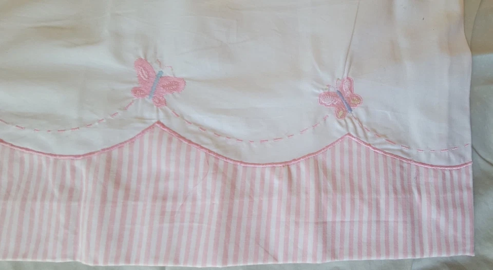 2 piezas CONJUNTO Cenefas Forradas Pottery Barn Niños Rosa Rayas Bordadas Mariposas Foto 3 de 4