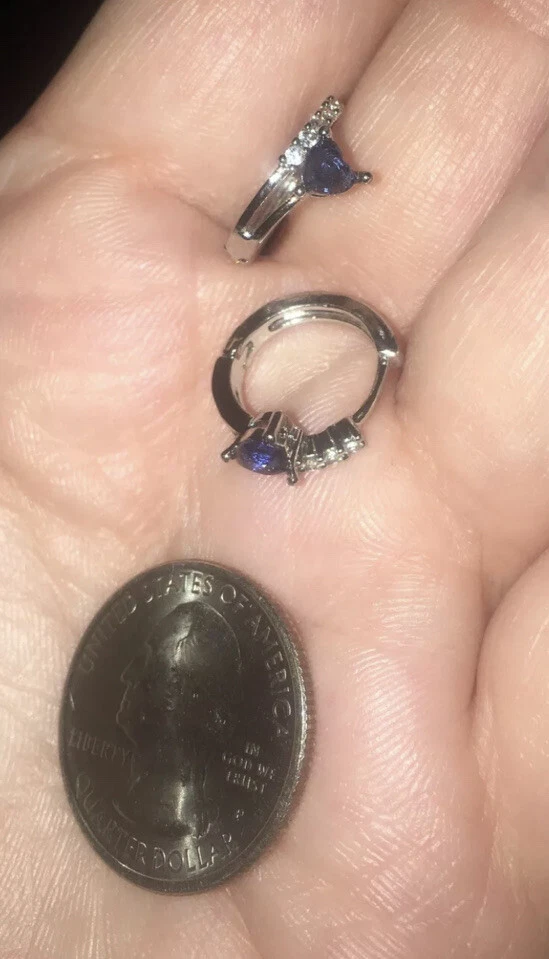 Pendientes Huggie Corazón Topacio Blanco y Zafiro Azul Chapado en Rodio Plata Foto 2 de 2