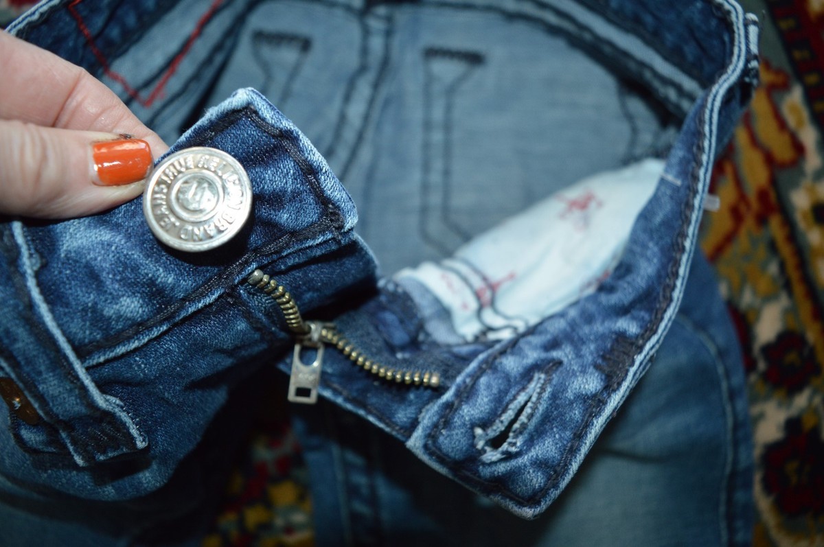 トゥルーレリジョン　白ステッチ　JOHNNY SUPERT 24 TRUE RELIGION BRAND JEANS 24 JOHNNY SUPER T ROW SEAT MULTI