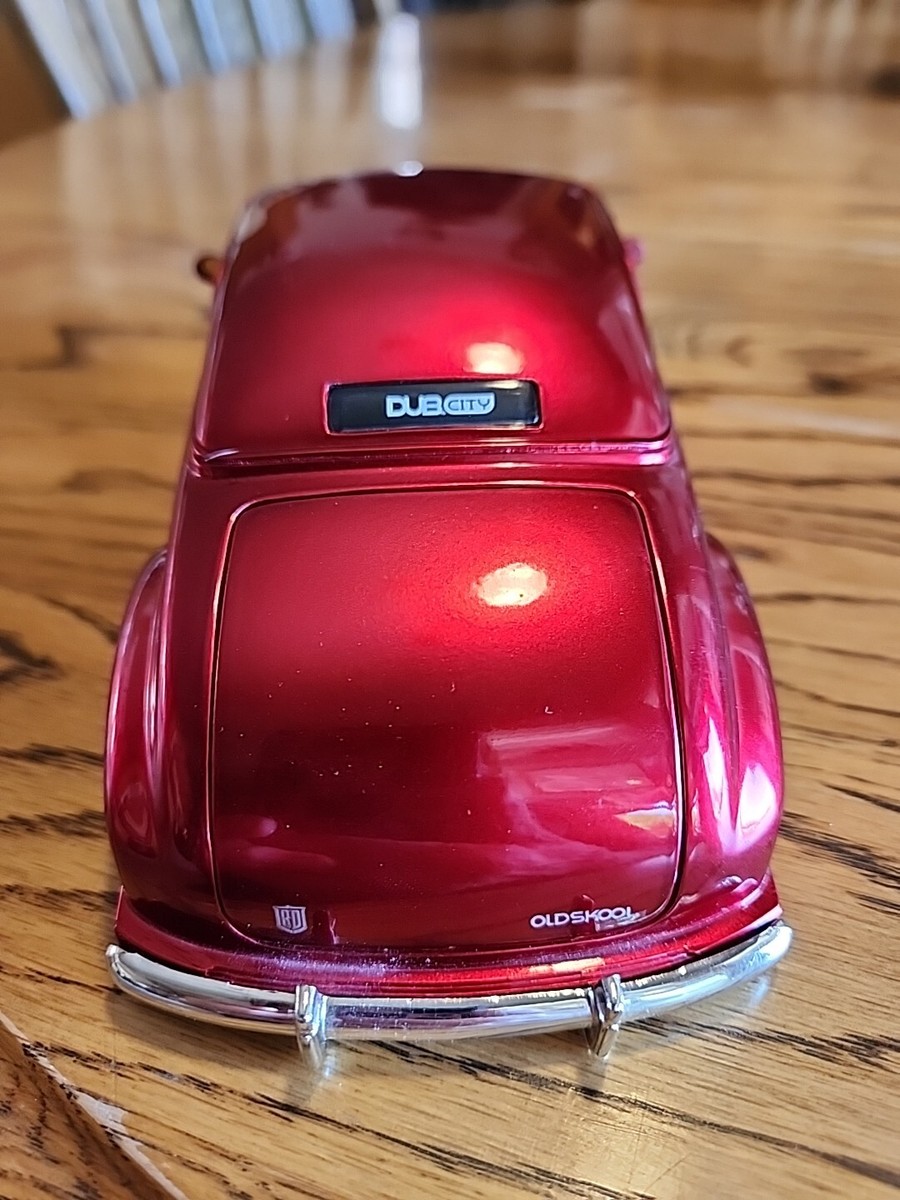 JADA 1940 Pontiac Business Coupe 1:24 Scale Candy Apple Red