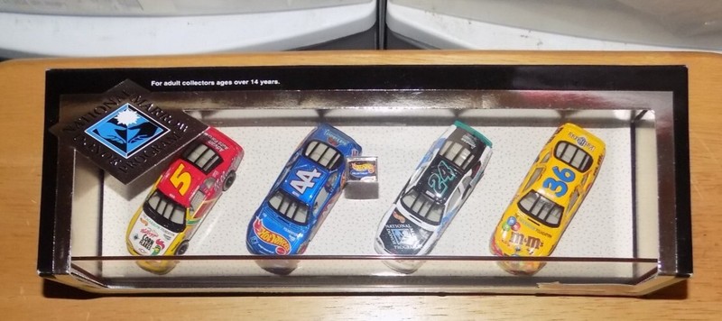 HENDRICK 1/64 BONE MARROW 4 CAR SET