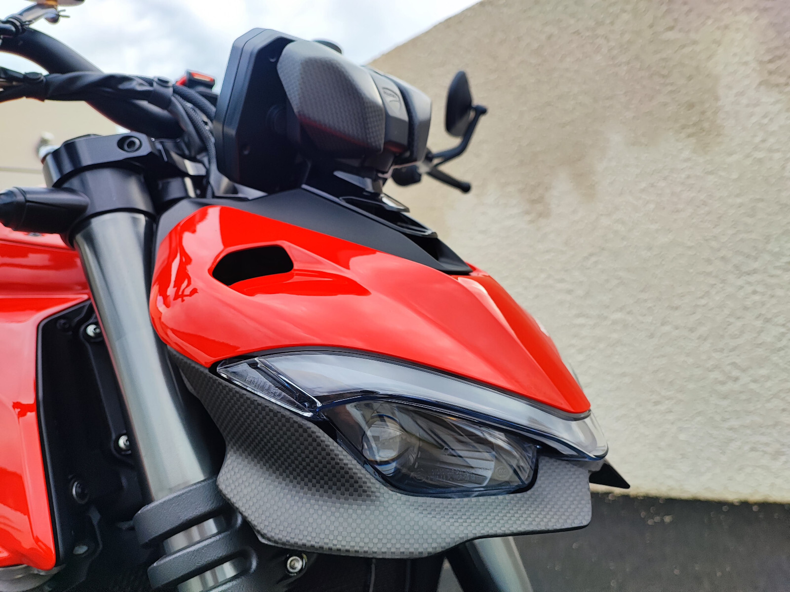 Cache sous optique Ducati Streetfighter V4 en carbone mat haut de gamme 2020-2024