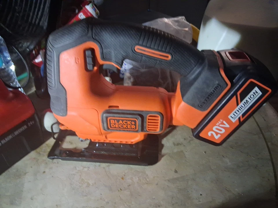BlackDecker 20v Jig Saw, 24v Flashlight,24v Battery,18v Battery,9.6v-24v Charger - Image 2 of 4
