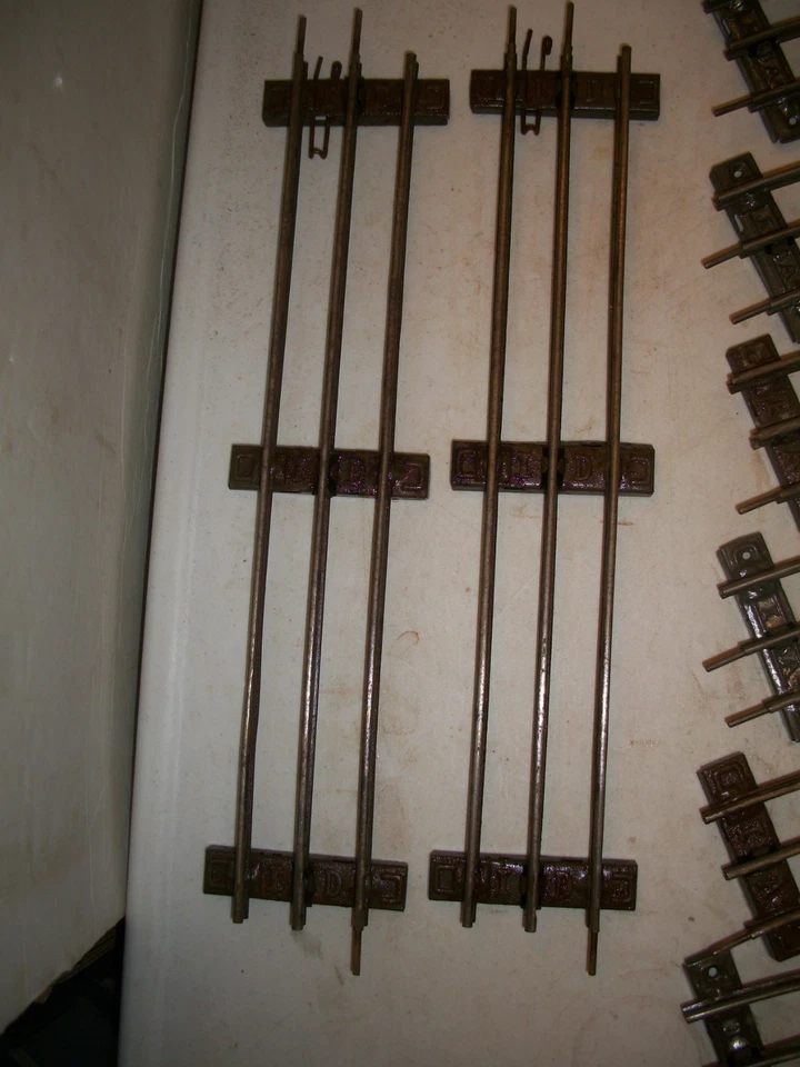 MARKLIN PREWAR NO. 1 GAUGE 3 RAIL DOUBLE PRONG 3 STRAIGHTS AND 6 CURVE TRACKS - Image 2 of 4