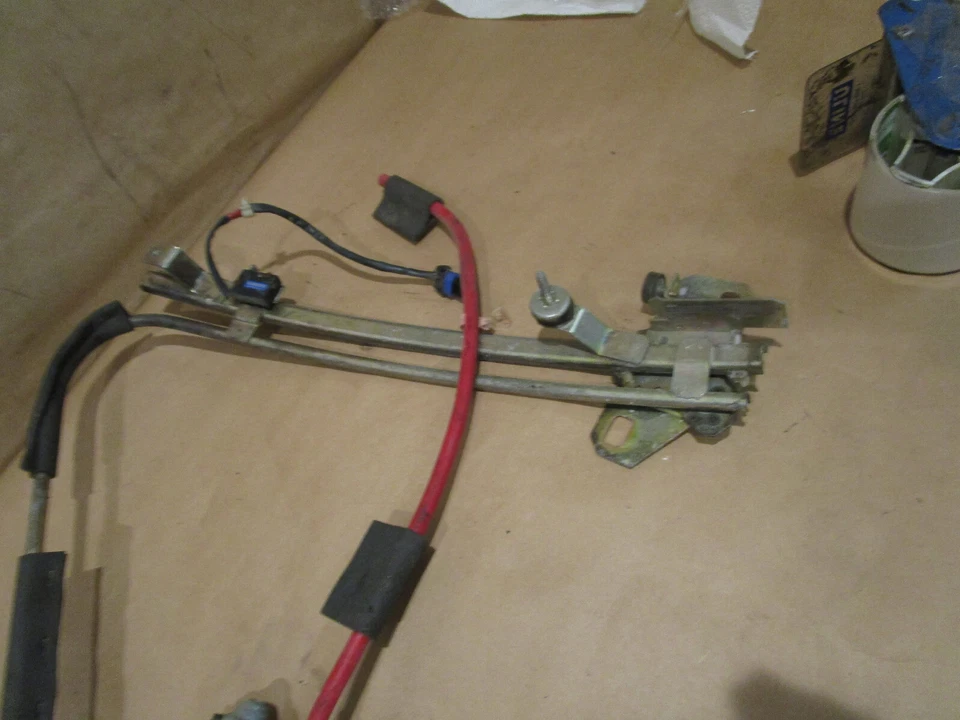 Conjunto elevador ventana puerta Ferrari 348.355 Spider LH con motor - P/N 63645300 Foto 4 de 4