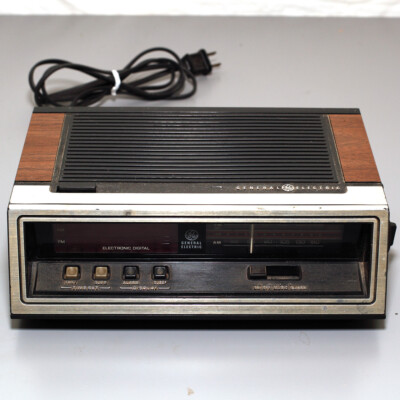 【動作未確認】VOLKS electronic clock radio 動作未確認】VOLKS electronic clock radio Quirky 1985 Magnavox