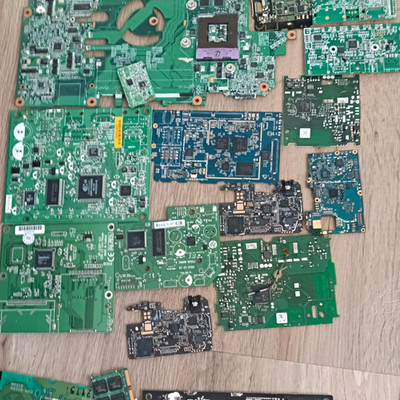 HP Konvolut Ersatzteil-Posten: Platinen/PCBs, RAM-Module & CPUs Ca. 4-5Kg