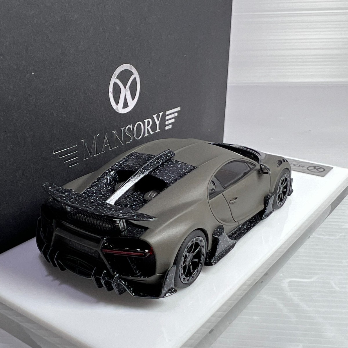 TSM MODEL Bugatti Chiron ミニカー 1/43 s-l1200.jpg
