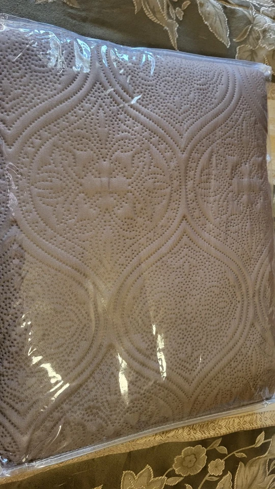 Meskwaki queen reversible quilt 90x90 in brown tan white back comfort soft - Image 2 of 4