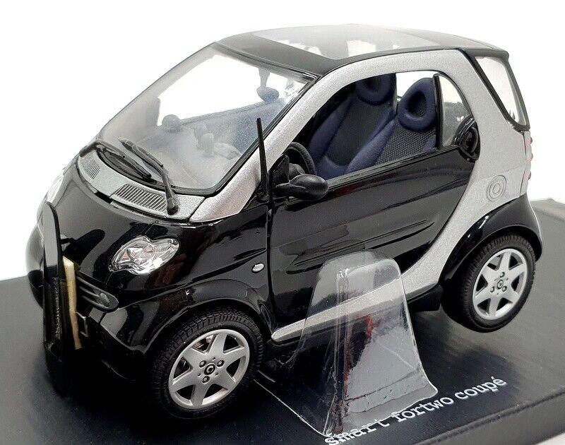女の子向けプレゼント集結 Kyosho 1/18 Coupe Fortwo Smart - 0011558 Diecast Scale 乗用車